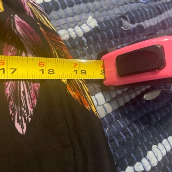 APT.9 Feathered Design Tank Top Blouse Medium - Picture 4 of 6